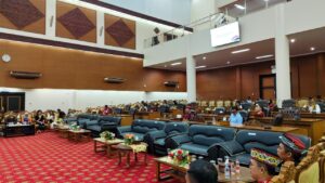 Dari 25 orang anggota DPRD Kutai Barat (Kubar), namun hanya hadir 16 orang