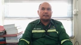 Kepala Teknik Tambang (KTT) PT Manoor Bulant Lestari, Wesly Siregar, S.T., M.T., menyampaikan duka cita mendalam atas insiden kecelakaan kerja serta memastikan seluruh hak korban akan dipenuhi, Minggu (29/3/2026). Reporter: M Sarwani