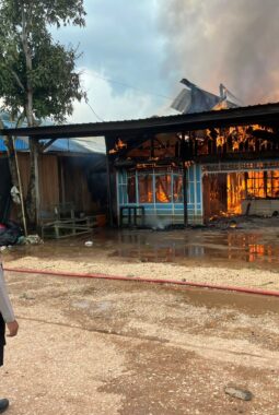 Jerit di Siang Bolong: Api Lahap 3 Rumah di Bengalon dalam 1 Jam 45 Menit