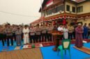 Wakapolres Kutai Barat Kompol Subari bersama personel Polres Kutai Barat dan masyarakat saat mengikuti Shalat Istisqa di halaman Mako Polres Kutai Barat, Sabtu (29/8/2026).