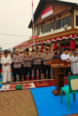 Doakan Hujan Segera Turun, Polres Kutai Barat Gelar Shalat Istisqa