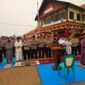 Wakapolres Kutai Barat Kompol Subari bersama personel Polres Kutai Barat dan masyarakat saat mengikuti Shalat Istisqa di halaman Mako Polres Kutai Barat, Sabtu (29/8/2026).